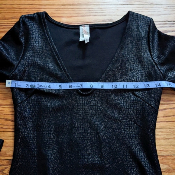 NWOT 🖤 Codigo Faux Textured Python Snakeskin Black Plunge V-Neck Dress - Picture 6 of 8